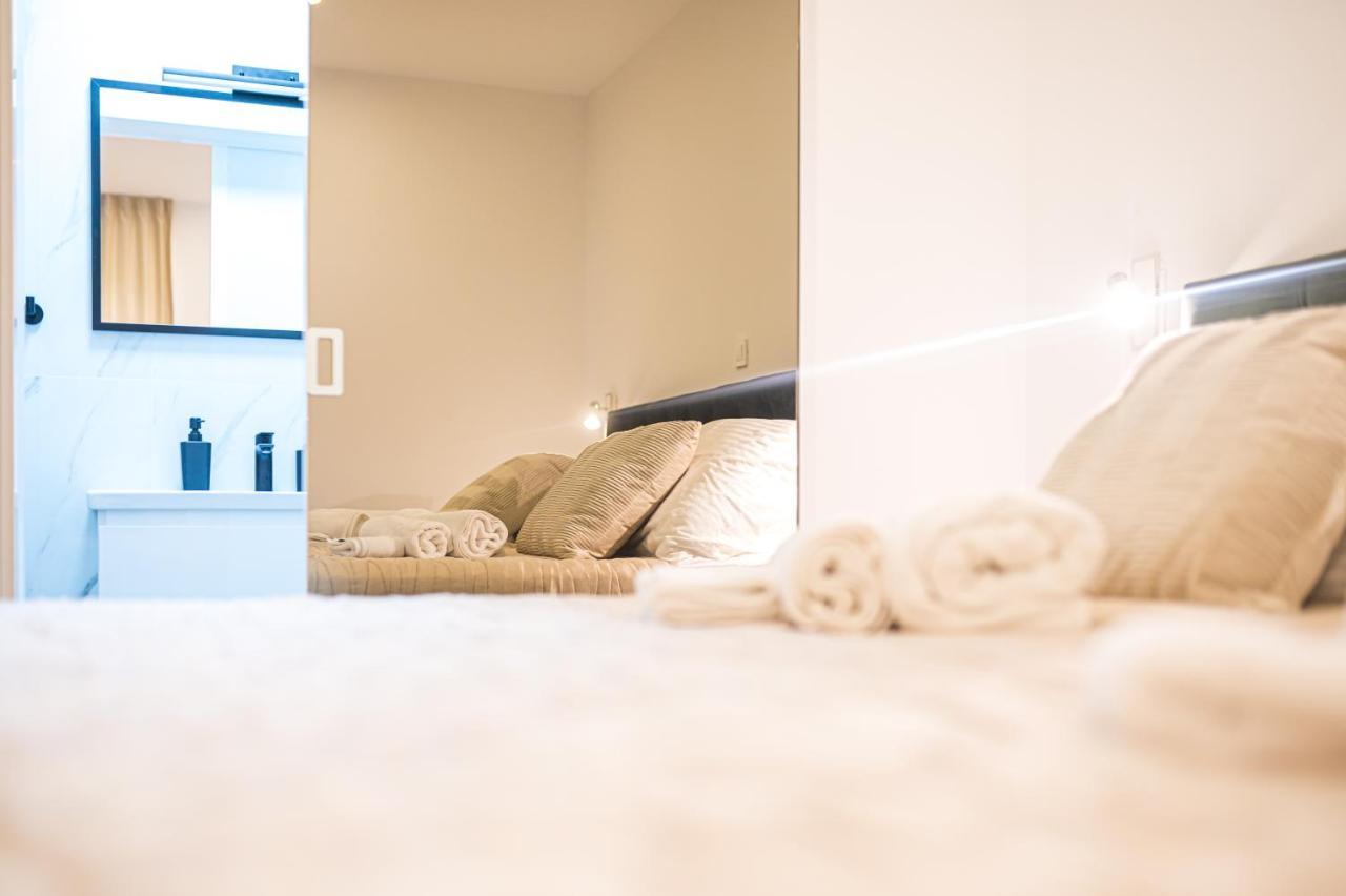 Luxury Rooms Green And Gold Split Exteriör bild