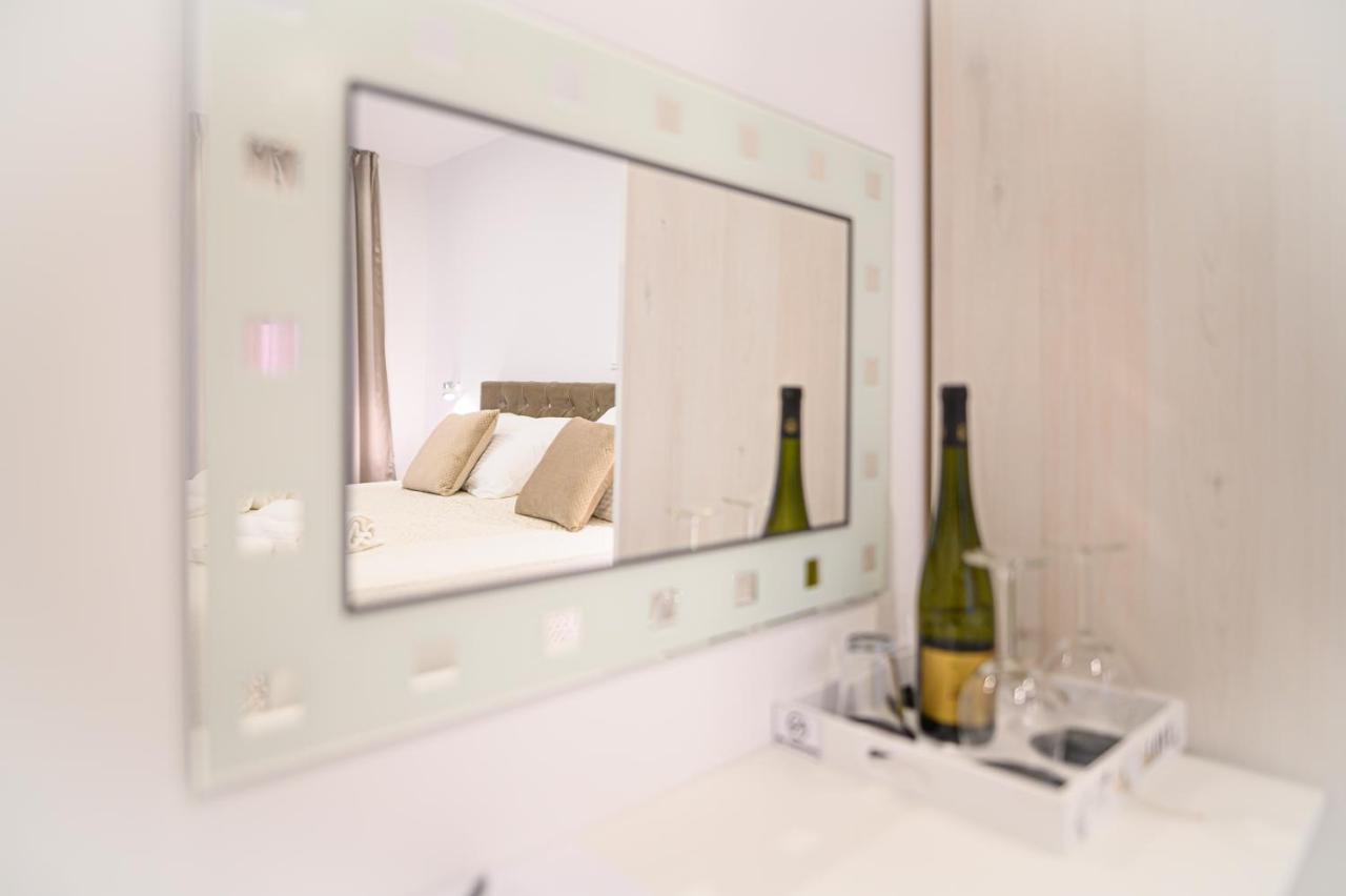 Luxury Rooms Green And Gold Split Exteriör bild