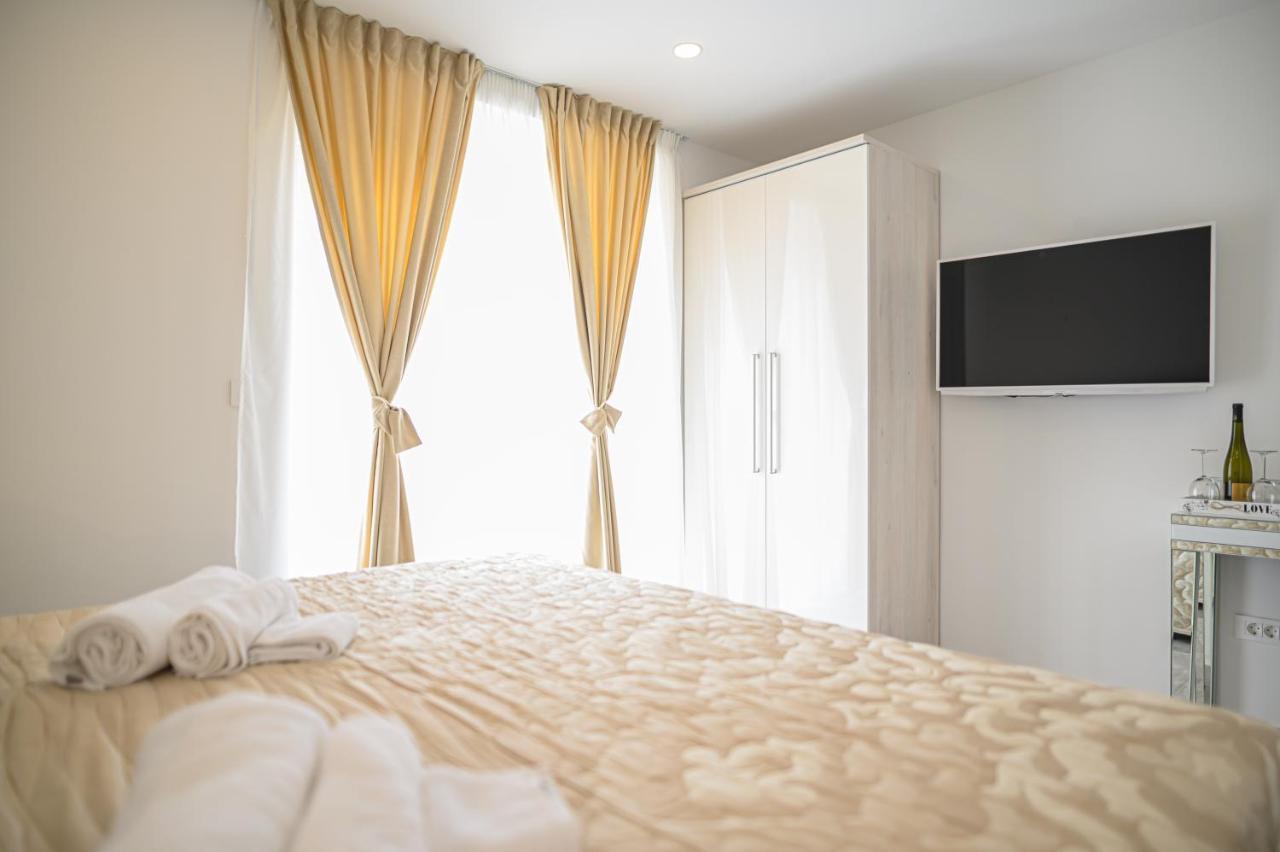 Luxury Rooms Green And Gold Split Exteriör bild