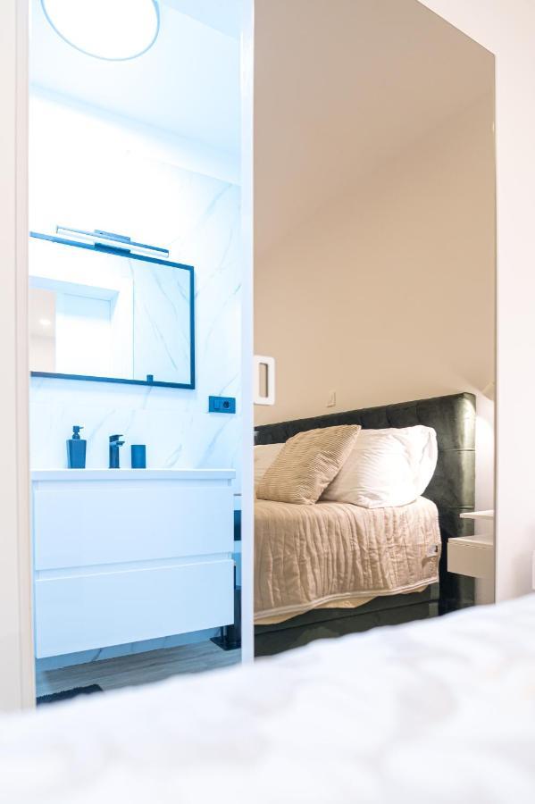 Luxury Rooms Green And Gold Split Exteriör bild