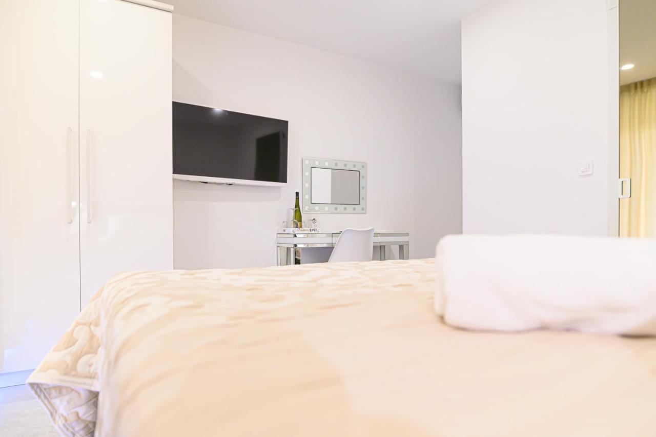 Luxury Rooms Green And Gold Split Exteriör bild