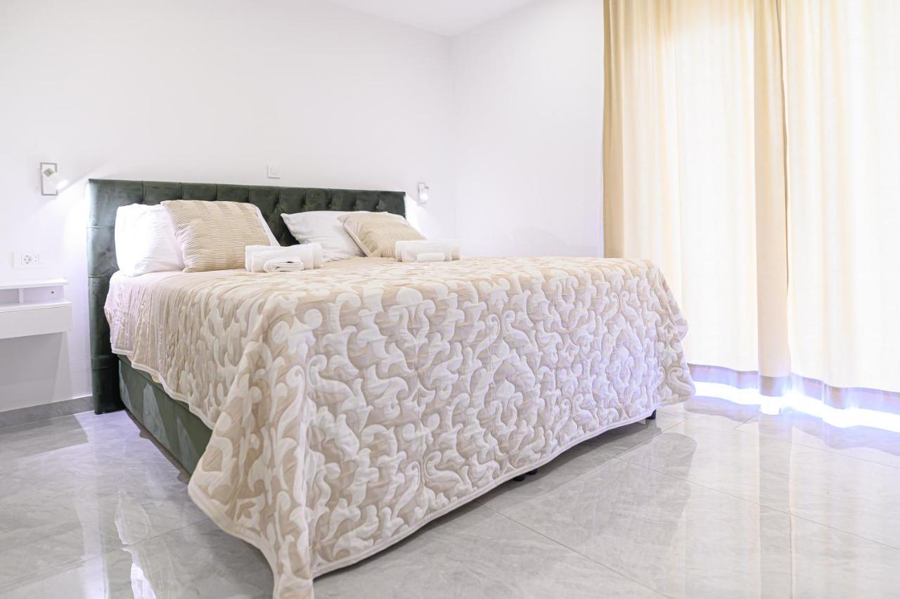 Luxury Rooms Green And Gold Split Exteriör bild